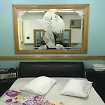 Motel United (Adults Only)